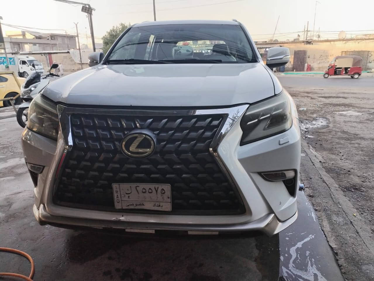 سلام عليكم لكزز موديل ٢٠١٦ للبيع سعر ٢٤٥ اوبيهه شويه مجال الاتصال عل رقم ***********
