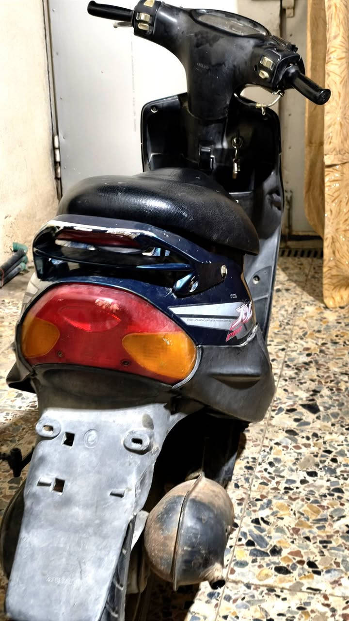 السلام عليكم دراجه بيجي 9 زروف مامفتوحه الدراجه تخبل بل مشي تشتغل هندر واحد السلف شغال عوزه بس باتري شرط الفحص 350 وبيها مجال بسيط رقمي واتساب *********** الشراي يجي خاص
