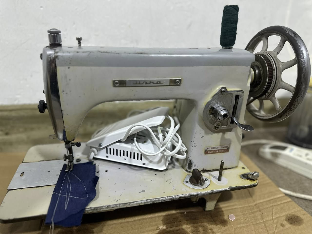 الماكينة هندية وتشتغل نفس ماكينة فراشة
كاملة حديد، وأبيعها بشرط وزمان التشغيل، بدون أي عيب
السعر 50 ألف مع التوصيل


**إذا كنت صاحب هذا الإعلان وتريد حذفه لأي سبب، رجاءا أرسل رسالة إلى الدعم الفني**