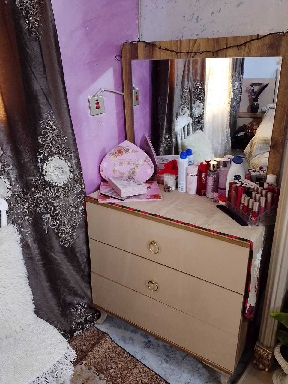 سلام عليكم غرفه تركي خمس قطع نضيفه كلش المكان بغداد رقمي  ***********
