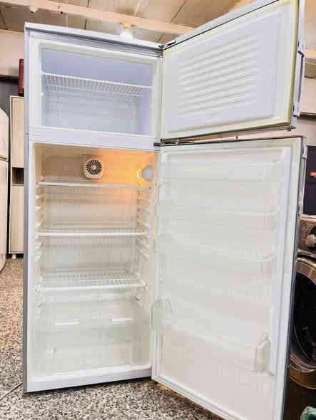 ثلاجة أرجلك تركي اصلي حجم 26 قدم شرط التجميد والبرودة العنوان الدورة حي الصحة***********
