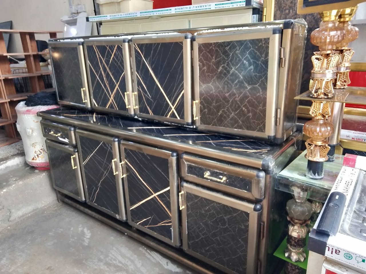 كاونتر تزكام 3قطع نظافه مثل مموضح
موقعي شارع الكليه مجمع حسين ابن الحجي قرب الاقسام 
***********
