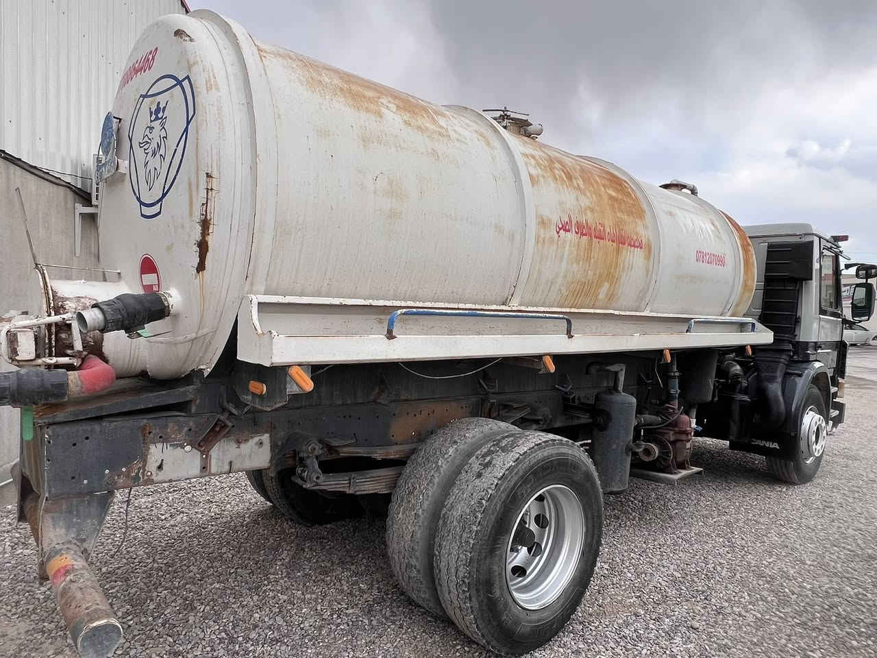 إسكانيا 93 تك قمارة تك اكسل تنكر مياه ثقيلة 
موديل 1996 
رقم أربيل شرط تحويل 
مكينى 6 كور 
كير 4*4

حمولة 14 الف 

سعر 150 ورقة 
مكان سيارة بكركوك معرض وسام 
للاستفسار الاتصال على 
***********
