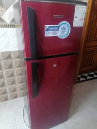 ثلاجة هوندا حجم وسط نظيفة سعرها 150 وبيها مجال  07826749280