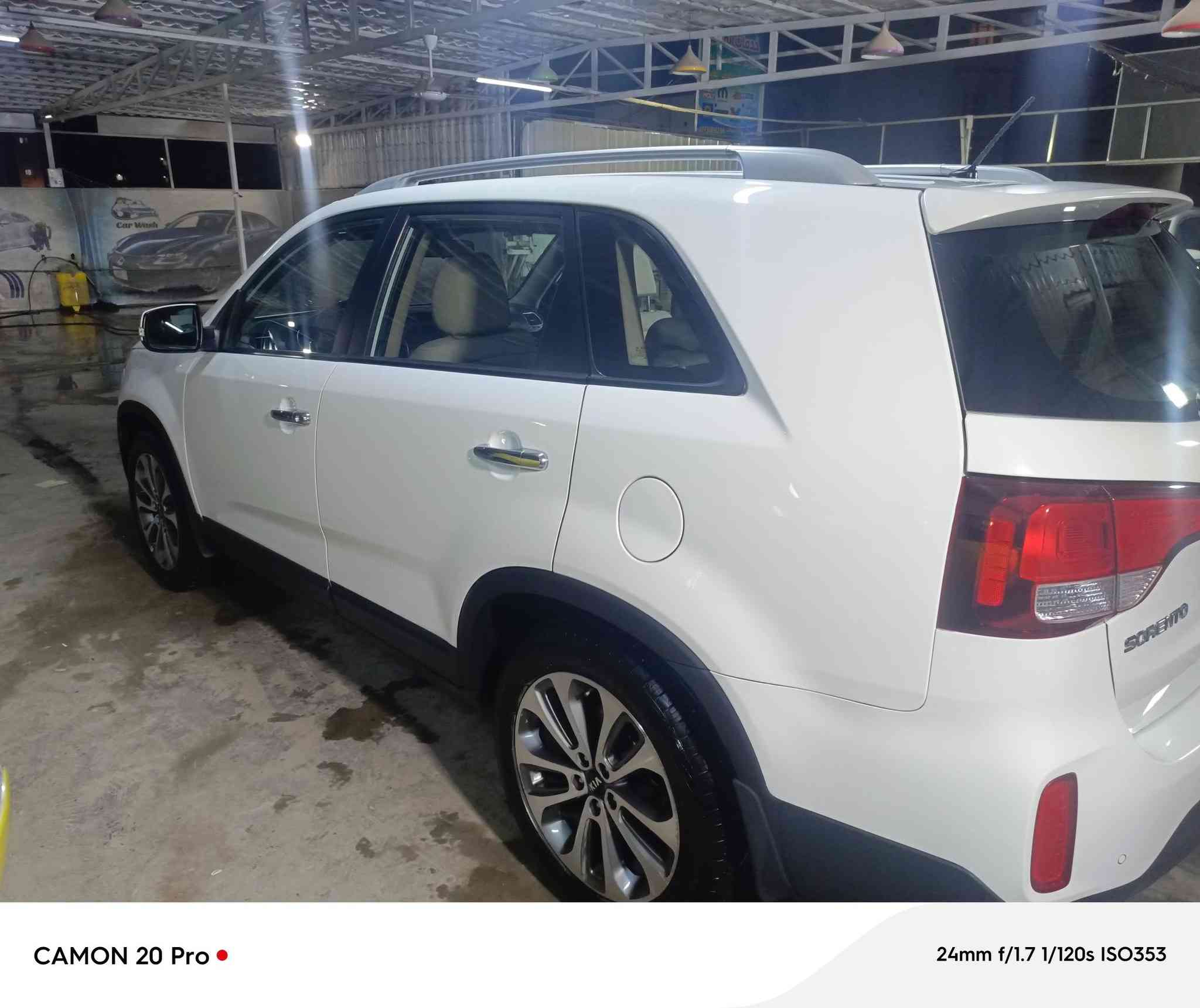 السلام عليكم بيع او مراوس 
سورنتو 2015 خليجي 4 سلندر لون ابيض ماشية 162الف كيلو مكفولة من الصبغ والبارد سنوية وهزة جديدة رقم سليمانية مواصفات
بصمة
7 راكب
3 قطع تبريد 
مري شفط
حساس امامي خلفي
السعر 175 مكاني بغداد الگريعات ***********
