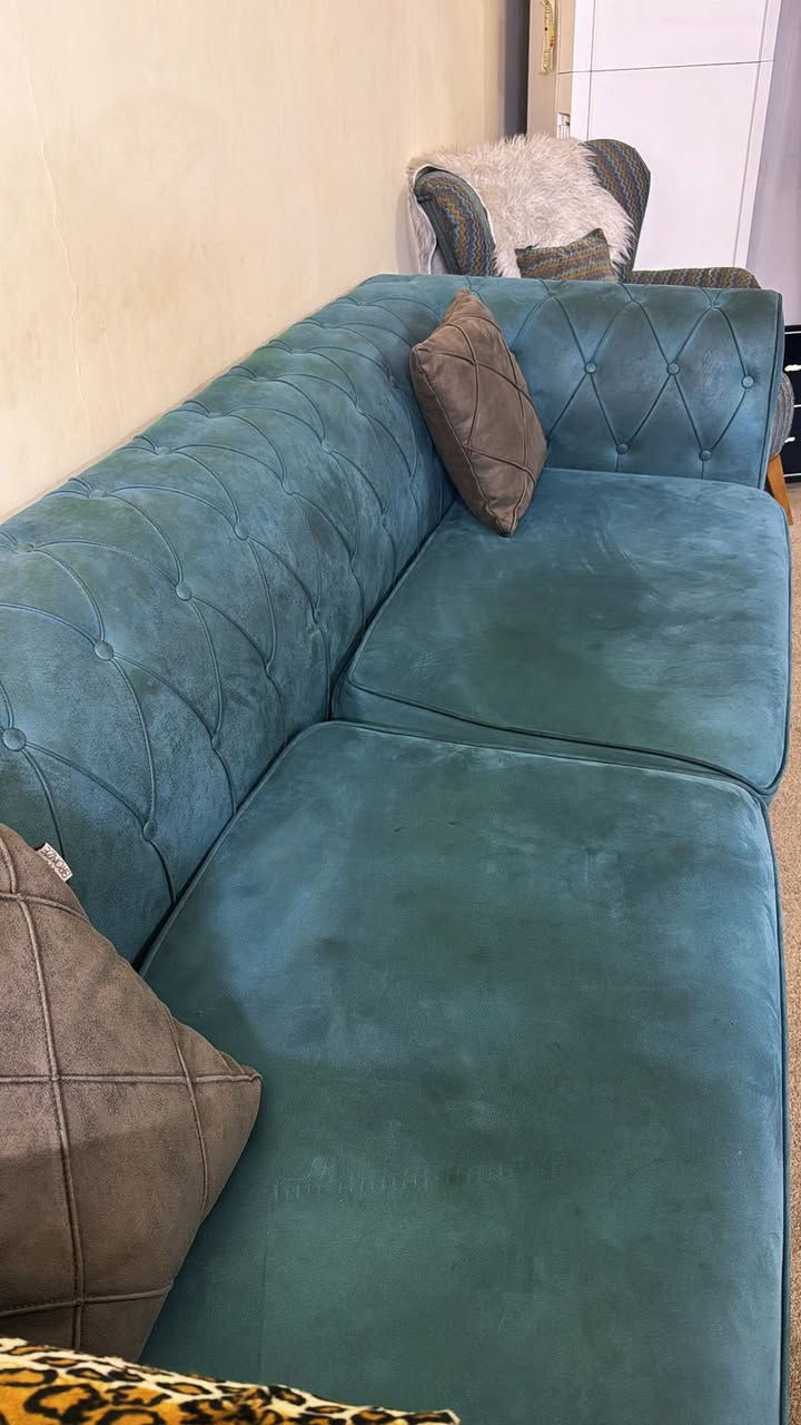 تخم قنفات للبيع مع ميز طعام السعر مليون و ٧٠٠ وبي مجال للعلم مشتري تخم القنفات بس عدا الميز ب ٣٠٠٠ دولار من برونز 

***********
