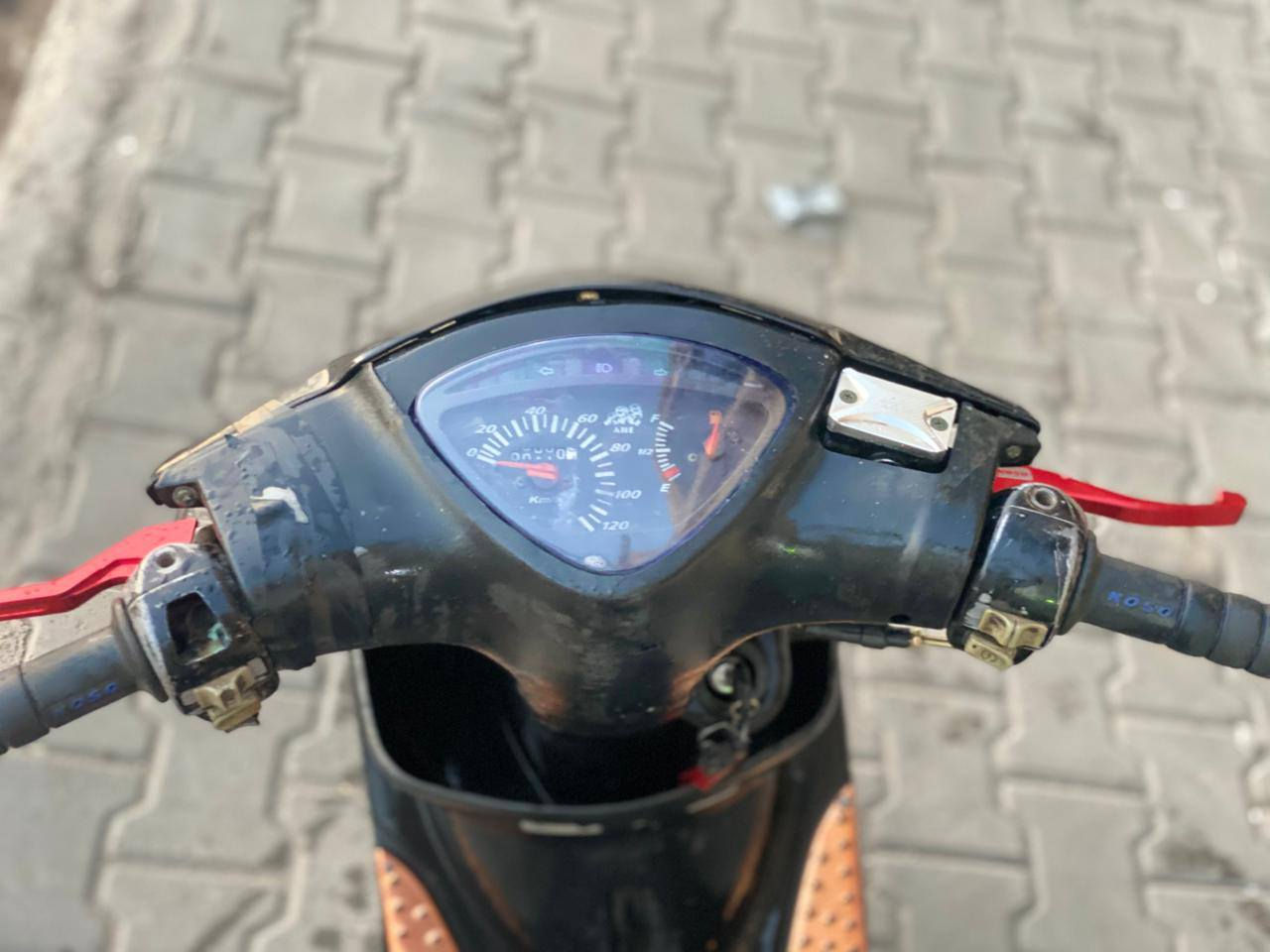 سلام عليكم 
ماكس عدله 2007
ما مفتوحه
وياله نجمه
فج رياضي 
يدات رياضي
صرنصه عدي كاتم وعدي fm 
لايت و  اشاير اشاير شغالات
بنز جديد 
سعرها 450 وبيها مجال بيع مستعجل 
***********
