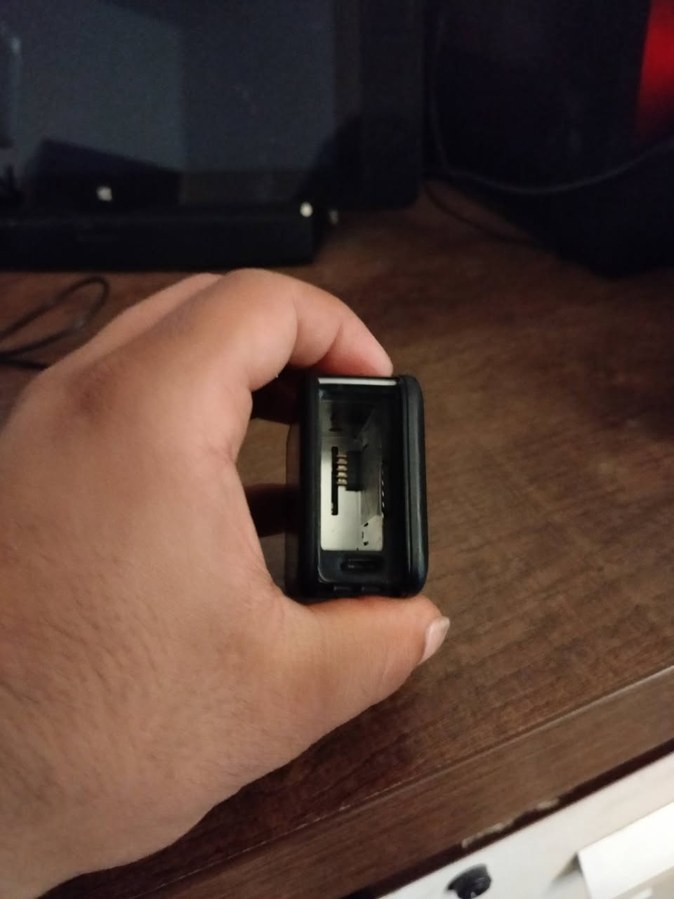 للبيع GoPro HERO13 Black
📷 الحالة: ممتازة وتعمل بكفاءة 100%.

المواصفات:

- تصوير بدقة 5.3K و 4K.
- تثبيت احترافي HyperSmooth 6.0.
- مقاومة للماء حتى 10 أمتار.
- شاشة أمامية وخلفية تعمل باللمس.
- بطارية Enduro.
- اتصال Wi-Fi وBluetooth.
- مناسبة لتصوير السفر، الدراجات، والمغامرات.

المرفقات:

- الكارتون الأصلي.
- كتالوجات الشركة الأصلية.

ملاحظة:
الكاميرا تعمل بكفاءة 100%، ويوجد فقط نقص بالغطاء الجانبي (غطاء البطارية ومنفذ الشحن).

💰 السعر: 500 ألف (قابل للتفاوض بالمعقول).

📞 للتواصل: ***********

للجادين فقط، التواصل اتصال أو مراسلة.
