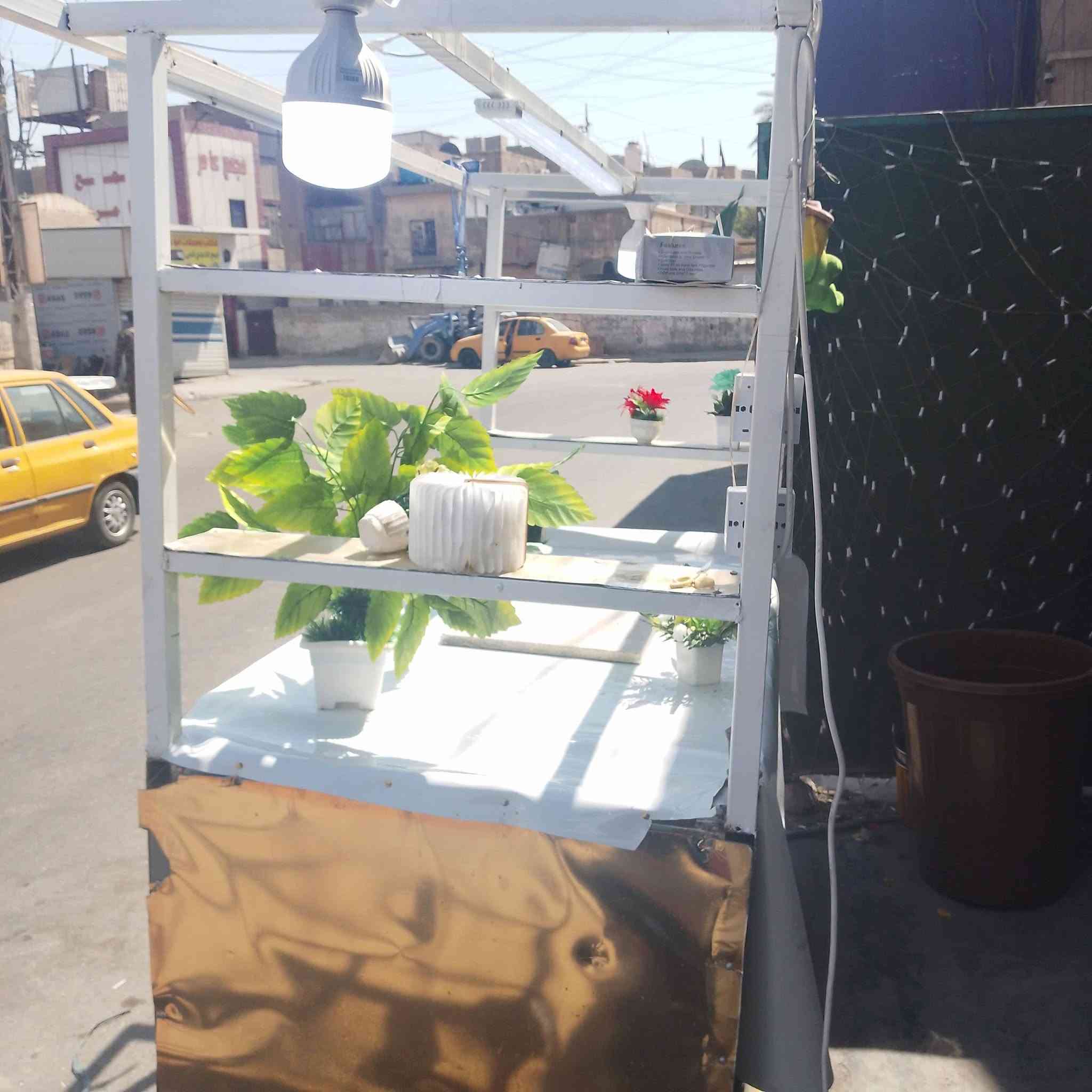 عربانه نضيفه مال شربت تشيل الخشب تصير مال لبلبي كامله تأسيس كهرباء شغله سعرها ٣٠٠ 
***********
