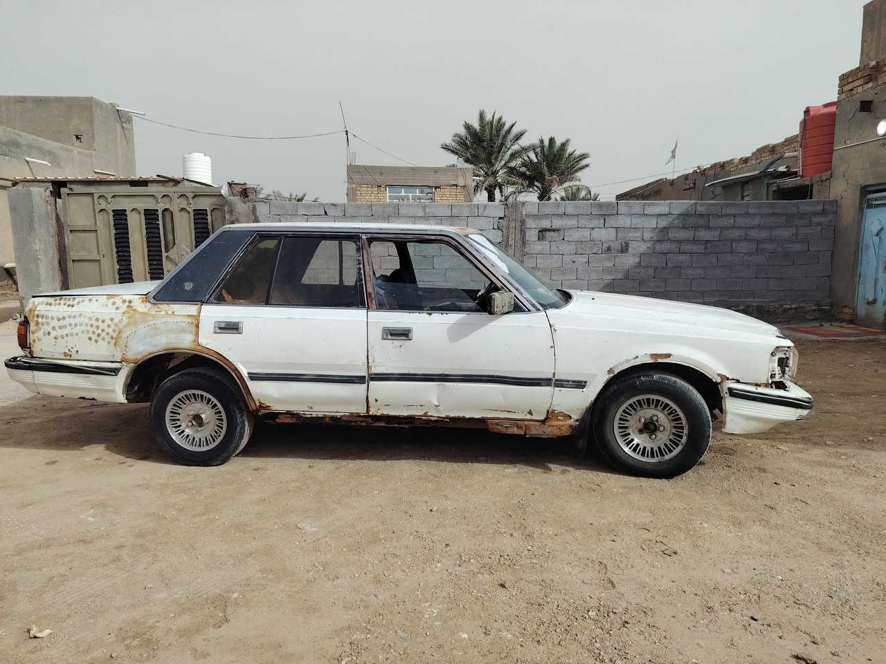 سوبر 85محرك وكير فيفيتي  ٢٤ وبيها مجال مكان السياره الوركاء السماوه هاتف ***********
