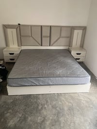 غرفه نوم • مستخدمه شهر • قريه المحزم