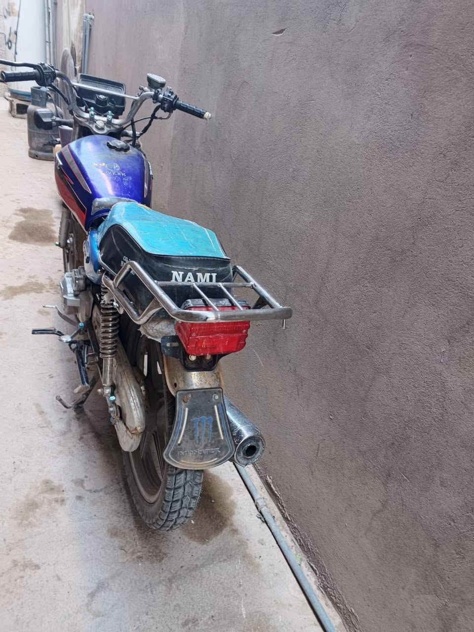 دراجة سيفان موديل 20 ملاحضة(مكينة ممفتوحة ) دراجة خير من الله دشبول شغال أشاير جدد يرادلهة غسلة زينة دبلات كلهن شغالة مي دراجة معدل وشلعة أوراق بيه دراجة والله خير من الله متروكة جانت السعر (السعر 350)وبيه مجال حك جية المكان ديالى بعقوبة ) الرقم *********** 🫵😉
