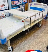 سرير كهربائي التحكم عن طريق ريموت خمس حركات و عجلات طبية مزودة بقفل أم...