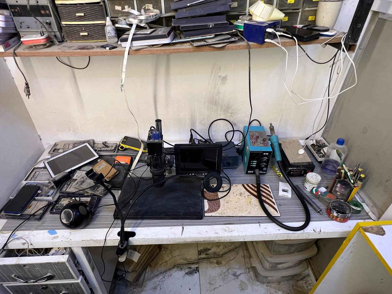 بيع محل صيانة موبايلات كامل من كلشي
عدة كاملة للصيانة وتفكيك الاجهزة ، رفوف وبضاعة كاملة من اكسسوارات وشواحن وسبيكرات وهيدفونات وغيرها من البضاعة المتوفرة كاملة للبيع 
مكان المحل المهندسين
الاستفسار الاتصال او مراسلة الرقم واتساب 

+964 772 600 9499
