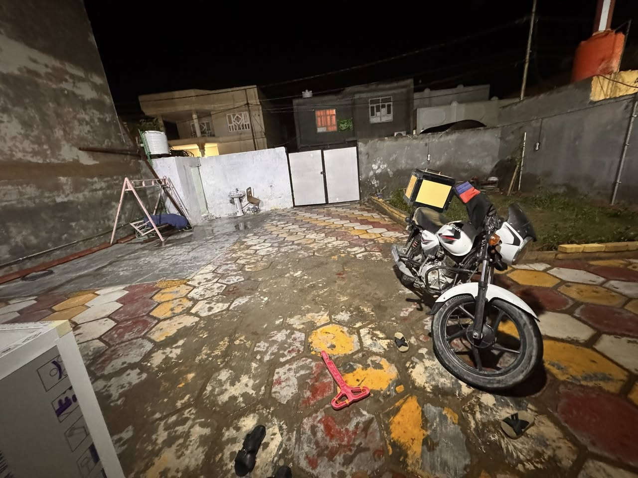 سلام عليكم متاح بيت طابق واحد غرفتين نوم +صاله +كليدور   مصفر مسجل بالبلدية مساحته 280 بيت ستوه مرمم 
الموقع حي المعلمين الثانيه قرب أسواق ابو سجى ***********
