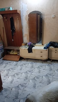 ميز مرايه وكنتور للبيع وكومدي وزاويه ملابس  السعر 75 الاتصال 078230807...