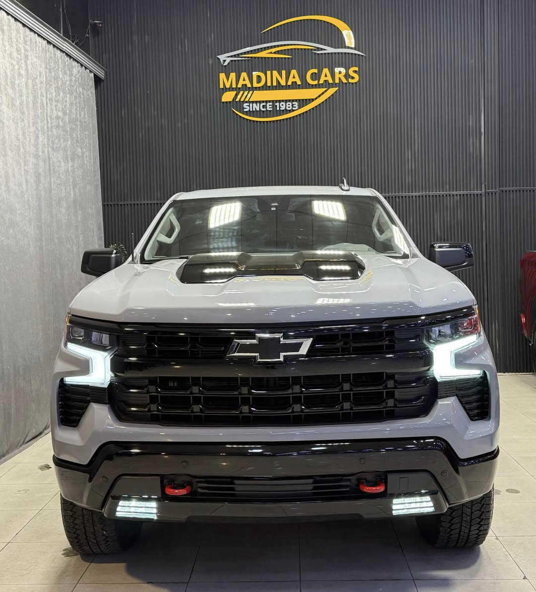 Chevrolet Silverado 
2024 LT Trail Boss
V8 - 6.2L - 4x4

بسمە و شغال
شاشە و کامیرە
لایت لید
بگ لایت لید
باب بودی قطعتین
کوشین کهرابایی
کوشینات هیتر
سوکان هیتر
دبل اکسل
رادار
باب طویل
بودی قصیر
ویل 20

38.000 mile
2 قطعە صبغ
سعر 390 ورقە

معرض ( مەدینە ) اربیل شارع ١٠٠م
0750 261 2500
0772 665 1010⁩
