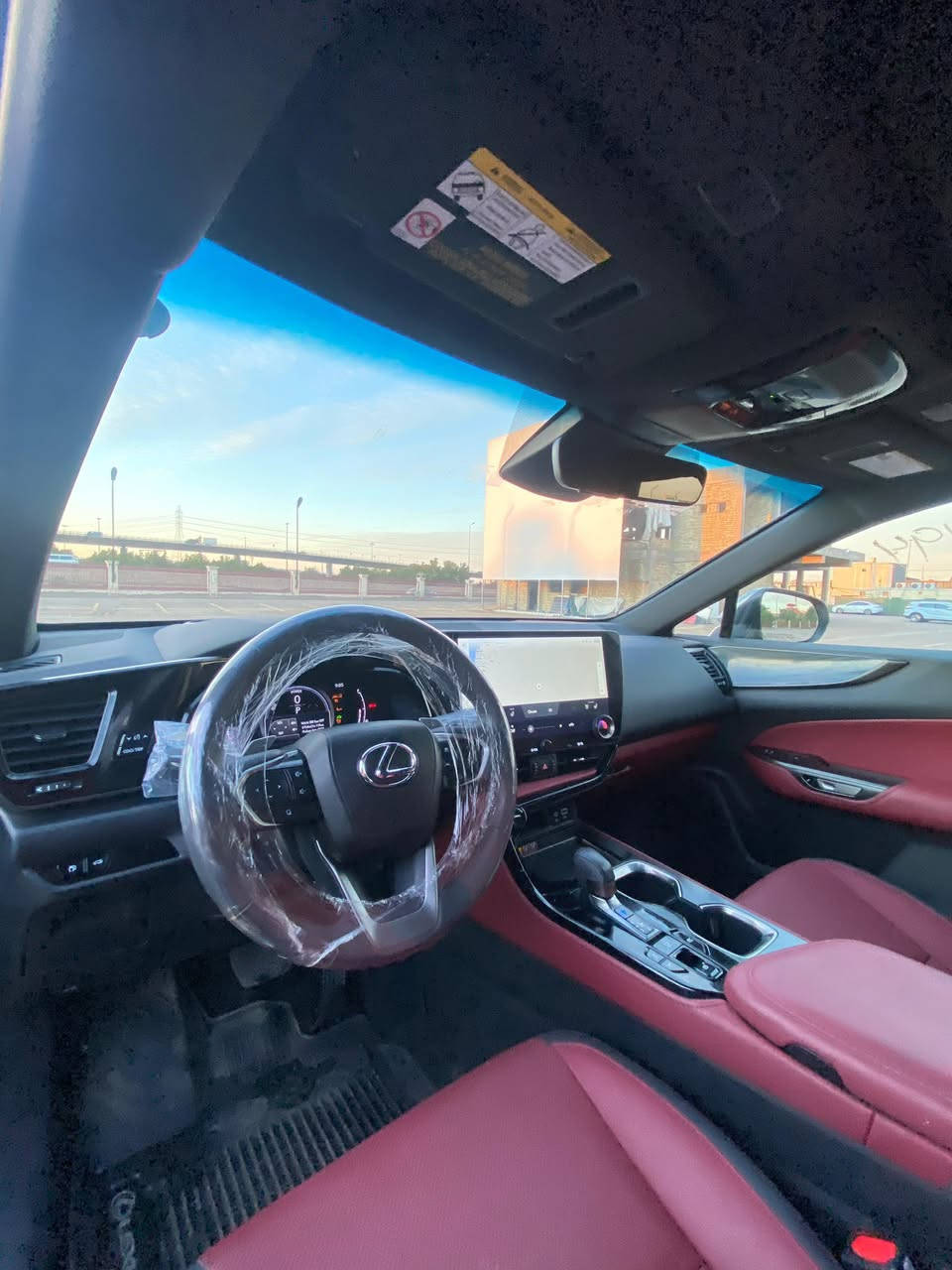 تمتع بل الفخامه والسلاسه والعزل التام 
لكزس 2025 NX  
فول مواصفات بعدها زيرو 
#هايبرد 
5 كامرات 
فتحه جلد اصلي 
ويل 19 اصلي 
صندوق كهربائي 
بصمه ابواب 
السعر 295 مرقم بغداد 
السياره ايرباك اصلي سستم 
بنيد وجوملغ مبدل نفس اللون 
السياره بدون صبغ 
***********
