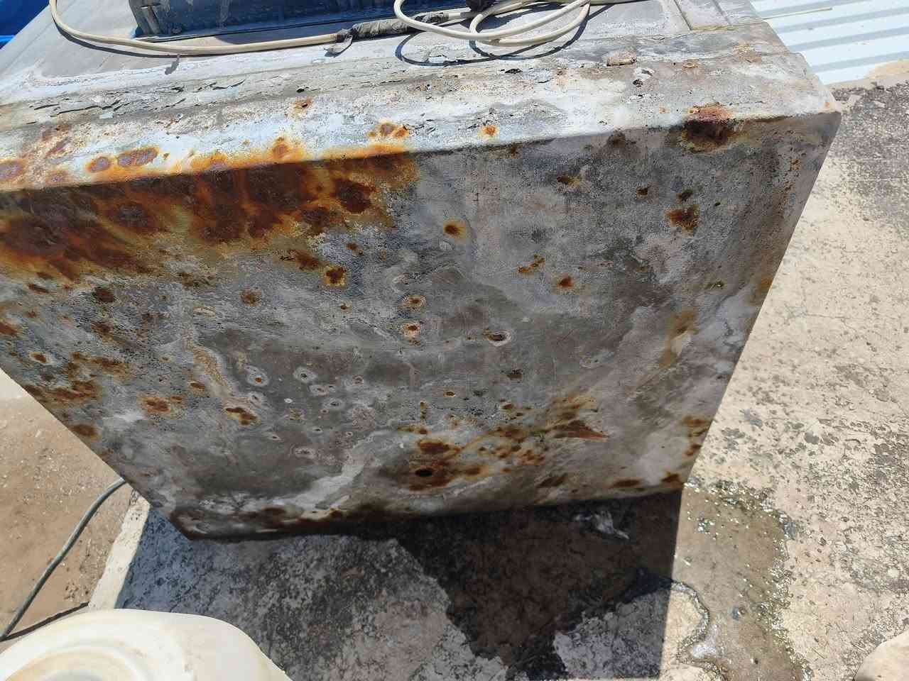 مبرده حجم 4:5 اربعه ونص ماطور ملف نحاس جاهزه للشغل مع خرطوم 4 متر واتربم جديد فقط الاسفل تعبان يحتاج معالجه تبديل مكاني منظمه عدن  اريدها 75 بيها مجال 
الرقم ***********
***********
