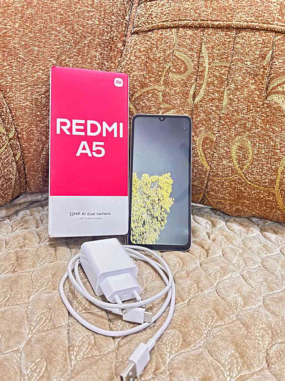 السلام عليكم 
ريدمي A5 
اشتريته قبل شهرين ونص ب175 الله شاهد 
وحاليا اشتريت ايفون وما اريد هذا 
سعره 125 الف 
رقمي ***********
