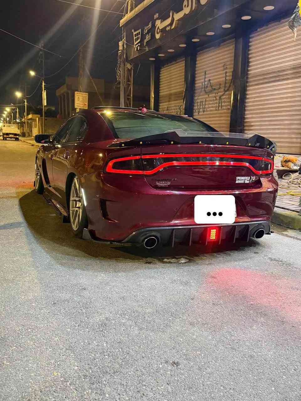 سكات باك 6.400🐝 دوج جارجر
سياره محتاجه خيال 💭
حادث قطعتين صبغ جاملق مع بنيد صور الحادث موجوده بلمنشور 
السياره فتحه كشن حضن تدفئه دركه تدفه
كشن كهرباء تحكم ستيرن شفتات هيتر مري
سياره جديده 
الاضافات العليها
داون بايب سل ستيل 3 انج
جوبلس اس ثري 3 كات باك المعرف لايعرف
دبات موبار وكاله اسود 
تفريغ البالك مع طلقات نغمه ولا غلطه
بوابات ريموت مرور ما مرور انسه
لد متحرك 360 حركه جميع الالوان 
ولف حماوه ريسنك شرط وكاله وبعده بضمان
برمجه البطل مصطفى ايكل🤍 اولاين فتح عقل دوانص مراوح شرط حماوه 85 العزم يخوف 🖤
كت كامل كاربون لحيه + دفيوزر خلفي لد متحرك + كفر مري بات مان + سكوب بوب +سكوب مثلث + دوس اس ارتي +زعانف دعامه خلفي كله كاربون 
 
شاشا كار بلي🪬

سياره ما متعوبه ماشيه 9 مايل 
 أبرز مواصفات دودج تشارجر سكات باك 2023 النداء الاخير 
لون مميز كرزي🍒 🍒♥️

 الأداء والمحرك

• المحرك: محرك 6.4 لتر HEMI V8 بالتنفس الطبيعي.

• القوة الحصانية: حوالي 485 حصاناً.

• عزم الدوران: حوالي 644 نيوتن متر (475 رطل قدم).

• ناقل الحركة: أوتوماتيكي ثماني سرعات (TorqueFlite).

• نظام الدفع: دفع خلفي (RWD).

• نظام العادم: مزدوج عالي الأداء مع صمام نشط لإصدار صوت مميز.

 المكابح والتعليق

• المكابح: نظام مكابح بريمبو (Brembo) عالي الأداء بأربعة مكابس في الأمام والخلف 

• التعليق: نظام تعليق رياضي مضبوط (Sport-tuned suspension) لتعزيز الأداء والتحكم.

• أوضاع القيادة: تتيح لك تخصيص إعدادات المحرك، وناقل الحركة، والتوجيه، والتعليق.

 المواصفات الخارجية

• التصميم: تصميم عضلي جريء ومميز لفئة سكات باك.

• الشبك الأمامي: شارة Scat Pack المميزة.

• الجنوط: جنوط ألومنيوم قياس 20 إنش بتصميم خاص لفئة سكات باك (قد تختلف حسب الحزمة).

• الواجهة الأمامية: غطاء محرك رياضي مع فتحات تهوية وواجهة أمامية مميزة (تختلف عن فئات SXT و GT).

• الإضاءة: مصابيح أمامية وخلفية بتقنية LED. متحرك 360 حركه

 المواصفات الداخلية والتقنيات (فئة "نص فل" أو ما يقاربها)

• المقاعد: مقاعد رياضية (عادة من القماش عالي الأداء مع "Scat Pack Bee")، وغالباً ما تشمل خاصية التدفئة و للمقاعد الأمامية في هذه الفئة.

• التكييف: تحكم أوتوماتيكي مزدوج في المناخ.

• شاشة الترفيه: نظام Uconnect بشاشة تعمل باللمس قياس 8.4 بوصة (أكثر شيوعاً في هذه الفئة).

• الاتصال: دعم Apple CarPlay و Android Auto.

• العدادات: شاشة عرض رقمية لمعلومات السائق قياس 7 بوصة في لوحة العدادات، تعرض معلومات الأداء (مثل مقاييس الأداء SRT/Scat Pack).

• المقود: مقود  بالجلد مع أزرار تحكم وتدفئة (غالباً).
 
سعر 280$ وبيها مجال لطيبين

رقم بغداد مشروع وطني وين ميعجبك تتحول

عنواني بصره حي المهندسين

للستفسار ***********
اسف ع الاطال الكلمه الطيبه صدقه البصرة, العراق
