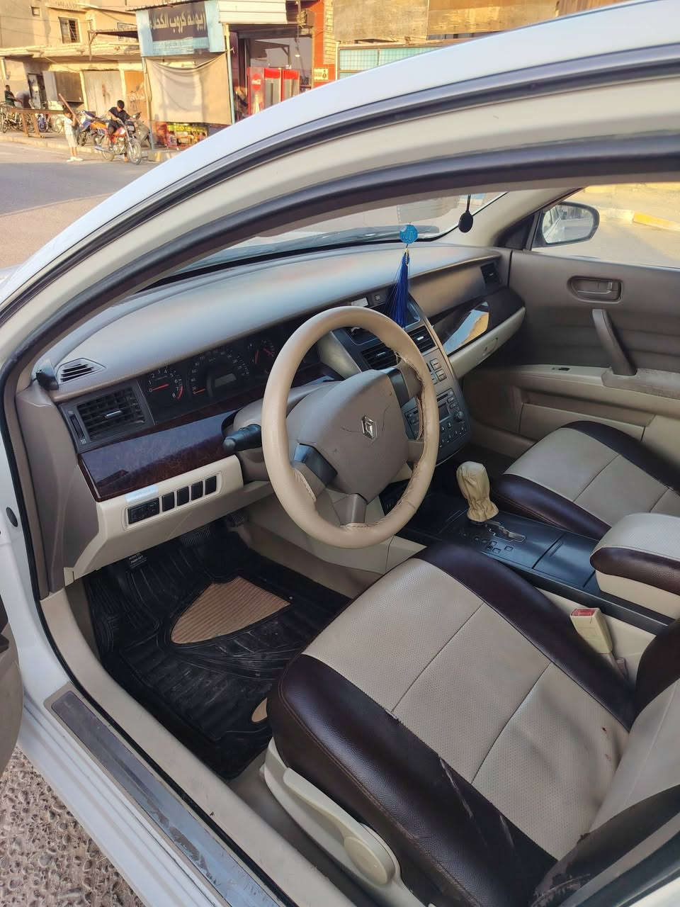 سلام عليكم سياره رينو سافران البيع موديل 11 كير مكينه 4سلندر حداديه جديده 100بل 100 بيه بس باب خلفي صبغ فقط رقم السياره ميسان باسمي  العنوان ميسان تصال على الرقم تدلل ***********
***********
