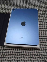 ايباد 10 للبيع 370 بي مجال بصيط جدا نضيف 100% بطارية 98%  ملحقات كارتو...