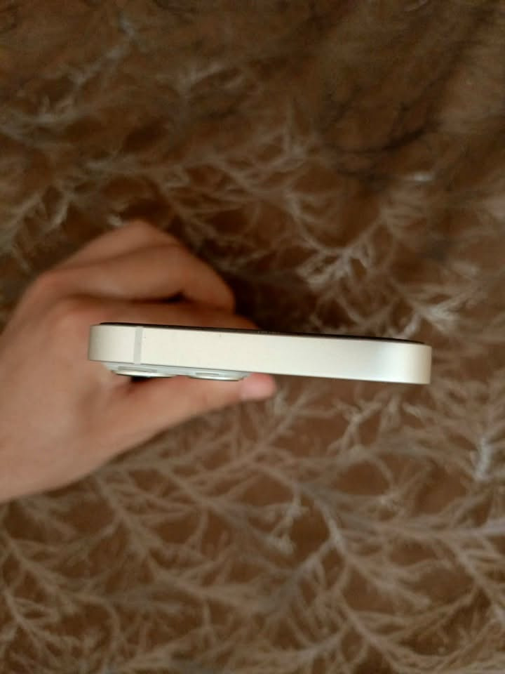 ايفون 13 عادي نضيف حيل دبل سيم بطاريه اصليه 79 سعرو 450 وبي مجال خابرني وتدلل ***********
