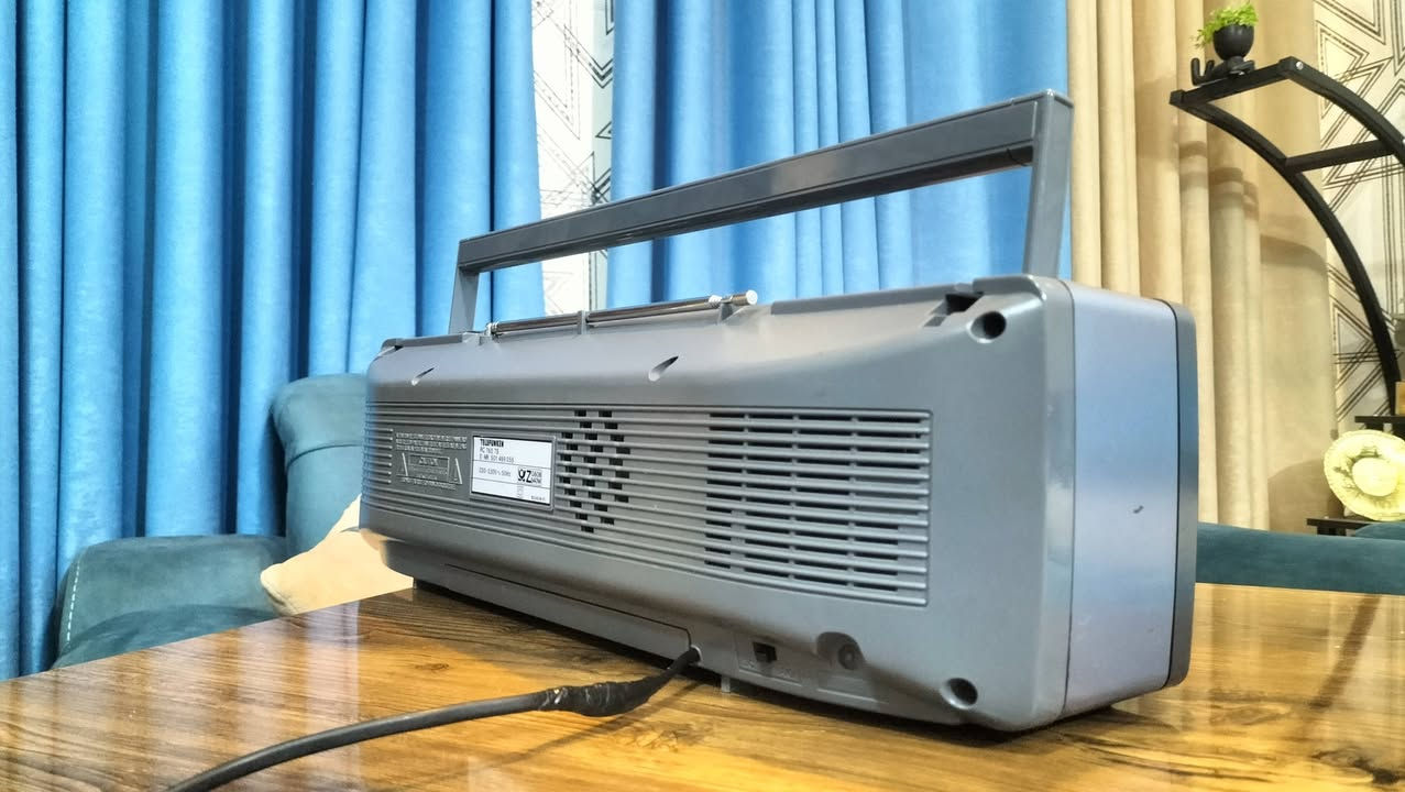 راديو ومسجل دبل كاسيت تليفونكن الألماني نظيف جداً جداً ويعمل بكفاءة ممتازة.
سحب قوي لمحطات موجة FM مع وجود أنظمة فلاتر الصوت المتعددة كما مبين في الفيديو.
المسجل دبل كاسيت يعمل بشكل ممتاز.
الجهاز يعمل على بطاريات كبيرة عدد ٤ او كهرباء مباشر.
العنوان بغداد ويوجد توصيل للمحافظات كافة.
السعر النهائي ١٠٠ الف دينار .
للاستفسار التفضل بالمراسلة.
ملاحظة: واير الكهرباء المرفق مع الجهاز تم زيادة طوله.


**إذا كنت صاحب هذا الإعلان وتريد حذفه لأي سبب، رجاءا أرسل رسالة إلى الدعم الفني**