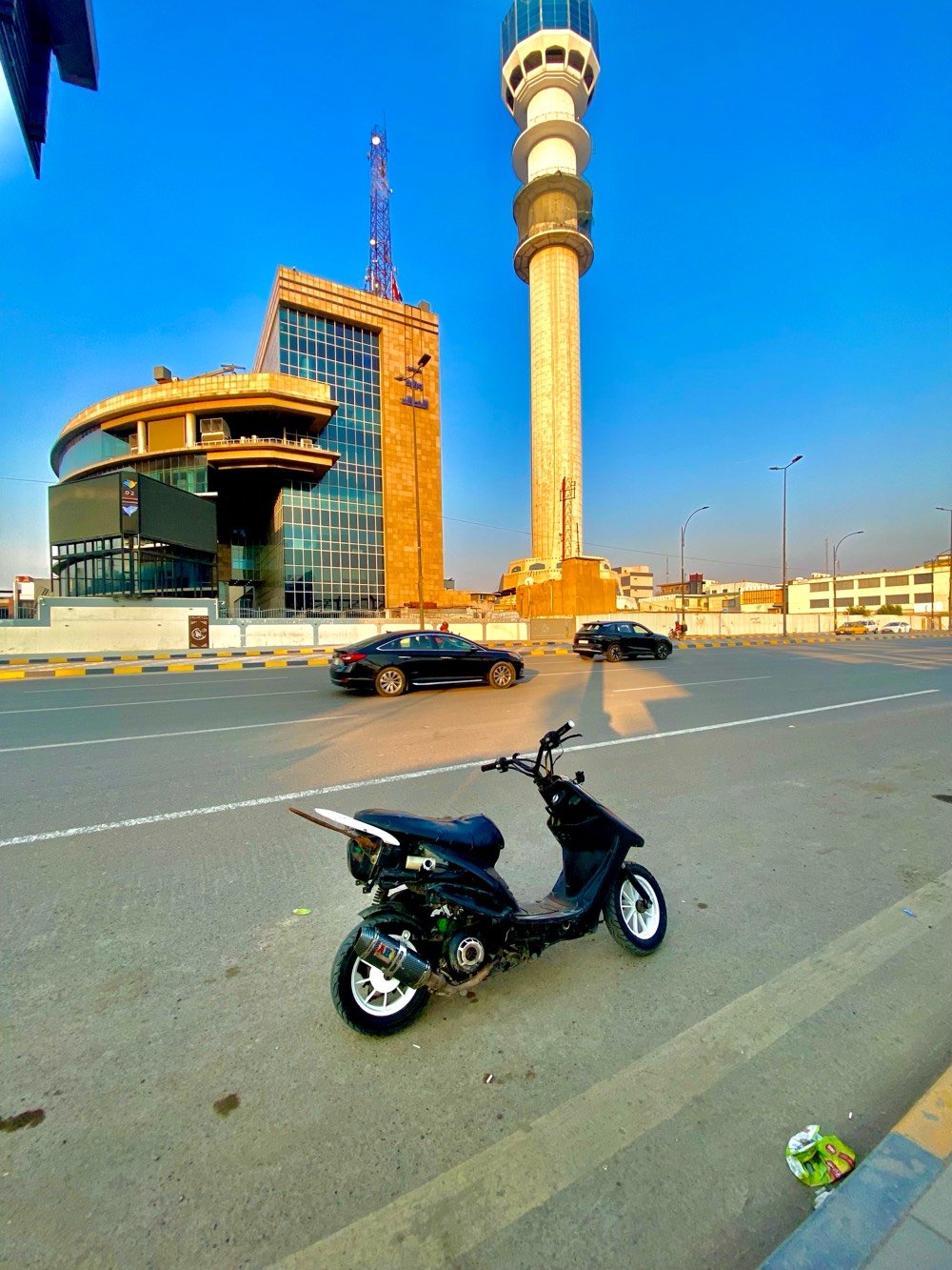 ماكس 120
دراجه مالعب شلعه ومعدل 
بيه ويل مشيف رياضي لون ابيض 
مكينه مفتوحه 55
تاير خلفي عريض 
كابريتر بلادي 
فصله بيه قويه