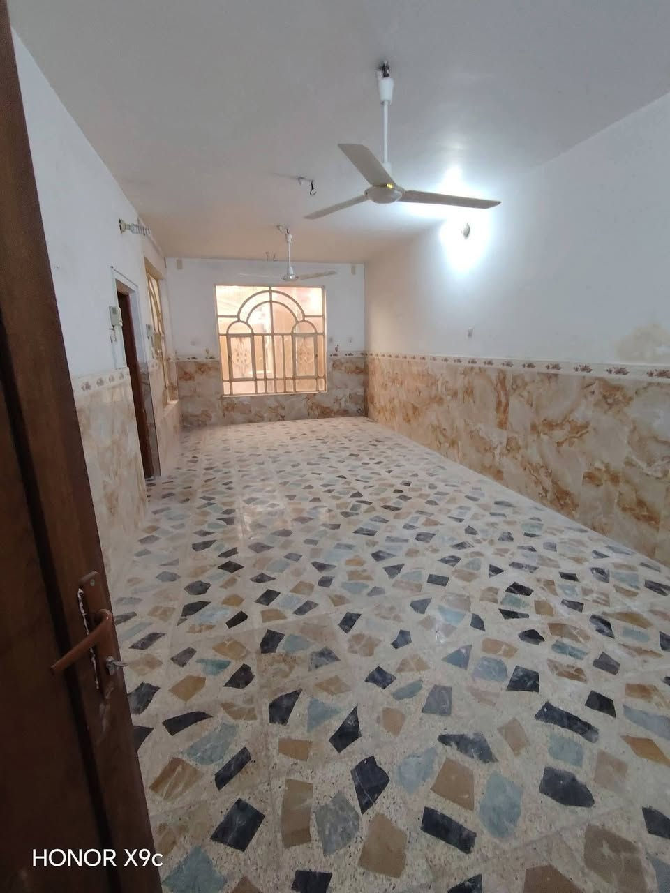 بيت للرهن على متنزه طابقين شيلمان نظيف 

الطابق الاول غرفتين وصاله ومطبخ واستقبال 

وصحيات داخليه وخارجيه ومكشوفات 

الطابق الثاني غرفتين وصاله العنوان حي ميسان قطاع 73

 قريب على مجسرات الزهراء منطقة كلش هادئة

مدة الرهن سنة فقط للاستفسار ***********
