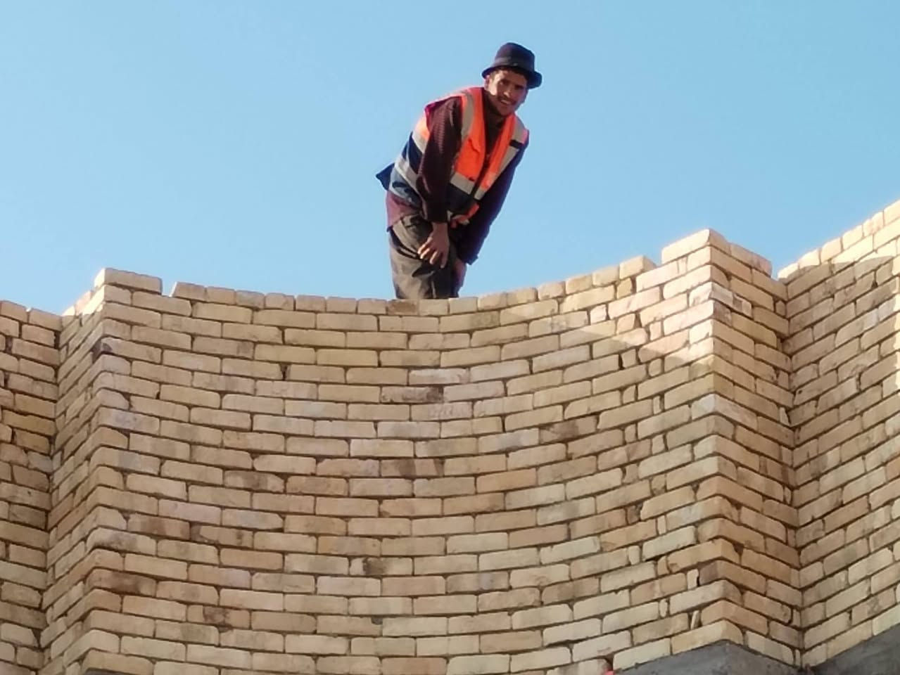 سلام عليكم البناء ثامر عويد شغل طابوك درجة اولى طبعن شغلنة عل درب 240 شغل نضيف متواجد انتصال *********** وتساب
