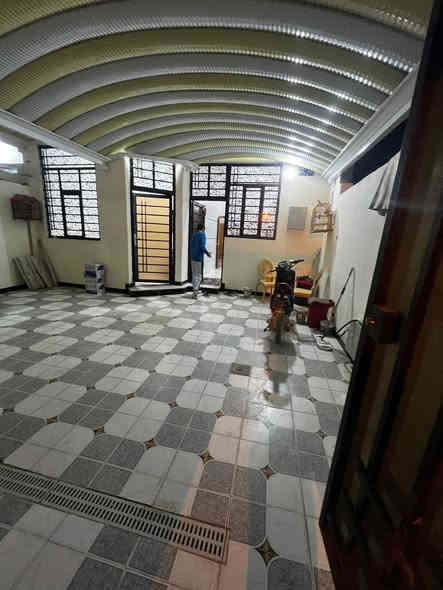 يا الله سلام عليكم توفر بيت للبيع بمساحه 140 متر العنوان البصره الجزيره الفيروزيه طابو صرف زراعي المشتري ياخذ وكالت محكمه ونسخا من طابو ومكاتبت مكتب يتكون البيت من 3 غرف ومطبخ وديوانيه وحمامات خارجيه وداخليه وكراج وسقيفه ع صطح وسقيفه عله الكراج السعر 73 وبي مجال الستفسار 
***********
