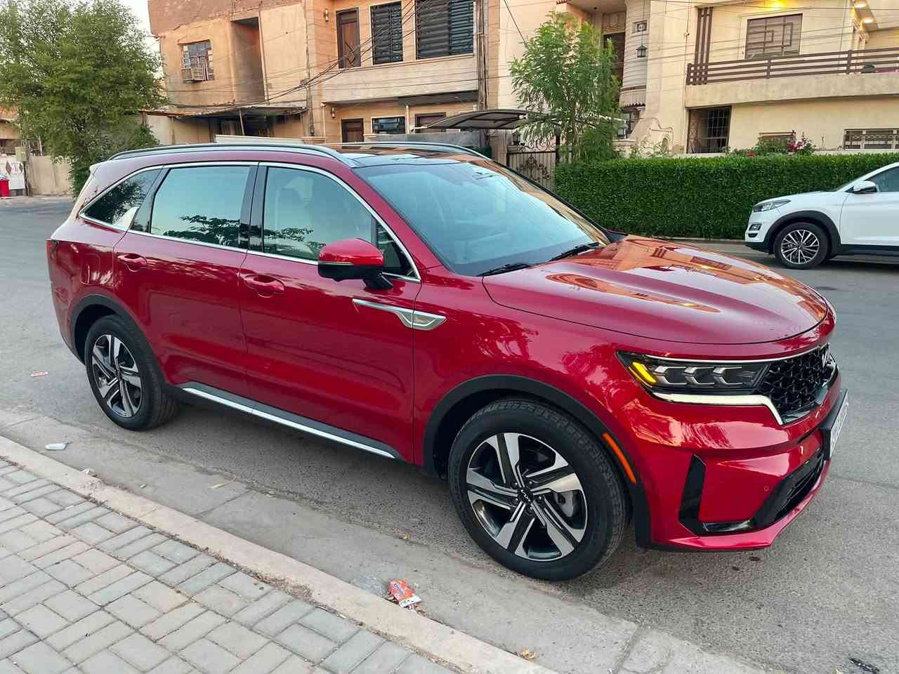 السلام عليكم 
كيا سورنتو 2023 برستيج بلكن هايبرد للبيع 
وارد امريكا حادثها جاملغ خلفي وصندوك بدون ايرباك سياره ماشيه 33 km فووول مواصفات للاخير خمس كامرات هيتر بلكشنات خلفيه اماميه كشنين كهرباء شاحن وايرليس رادارات بانوراما مري قلاب صندوك كهرباء سبعه راكب كشن منفصل سياره كهرباء وهايبرد محرك 4 سلندر 1600 
رقم بغداد بأسمي اني مستوردها 
السعر 22,000 يعني دفترين وعشرين 220 ورقه وبيها مجال 
الاتصال ***********…….
مكان السياره. بغداد السيديه
