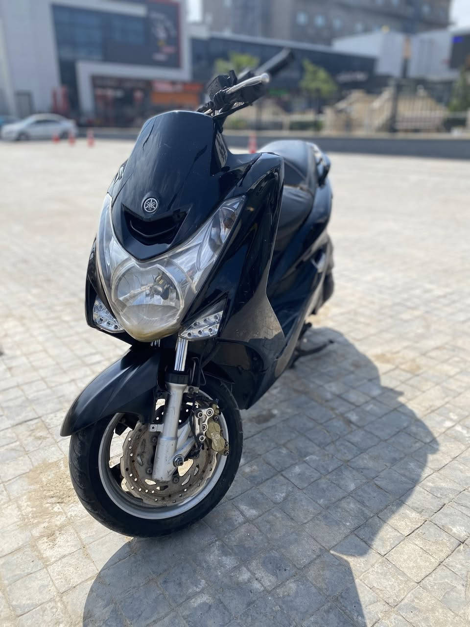 سلام عليكم ماجسته اس للبيع دراجه كلش حلوة وناعمة عليها فج برمبو وستيرن رياضي كامله من كلشي نقصها بس دوشمة الكشن والدوسة اليمنة نضافه الگڤر ٩٠٪؜ مكاني ساحة عدن قرب مستشفى الشرق الاوسط السعر ٨٧٥وبيها مجال بسيط رقمي ***********
