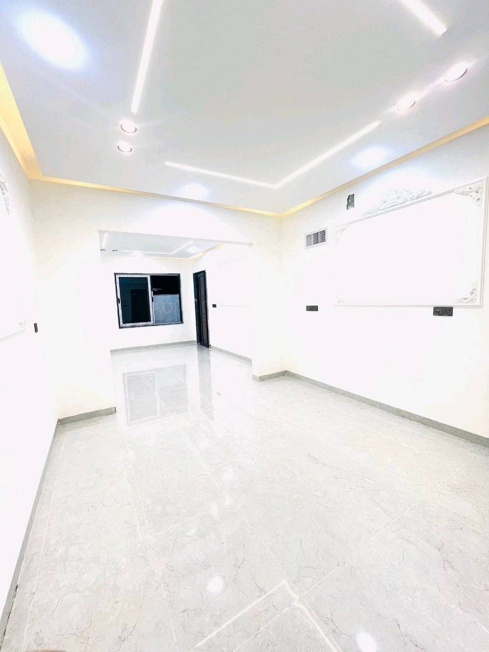 حي الملايين الأولى
دار مساحه 150م طابقين
5غرف نوم بناء حديث
تسليم فوري 