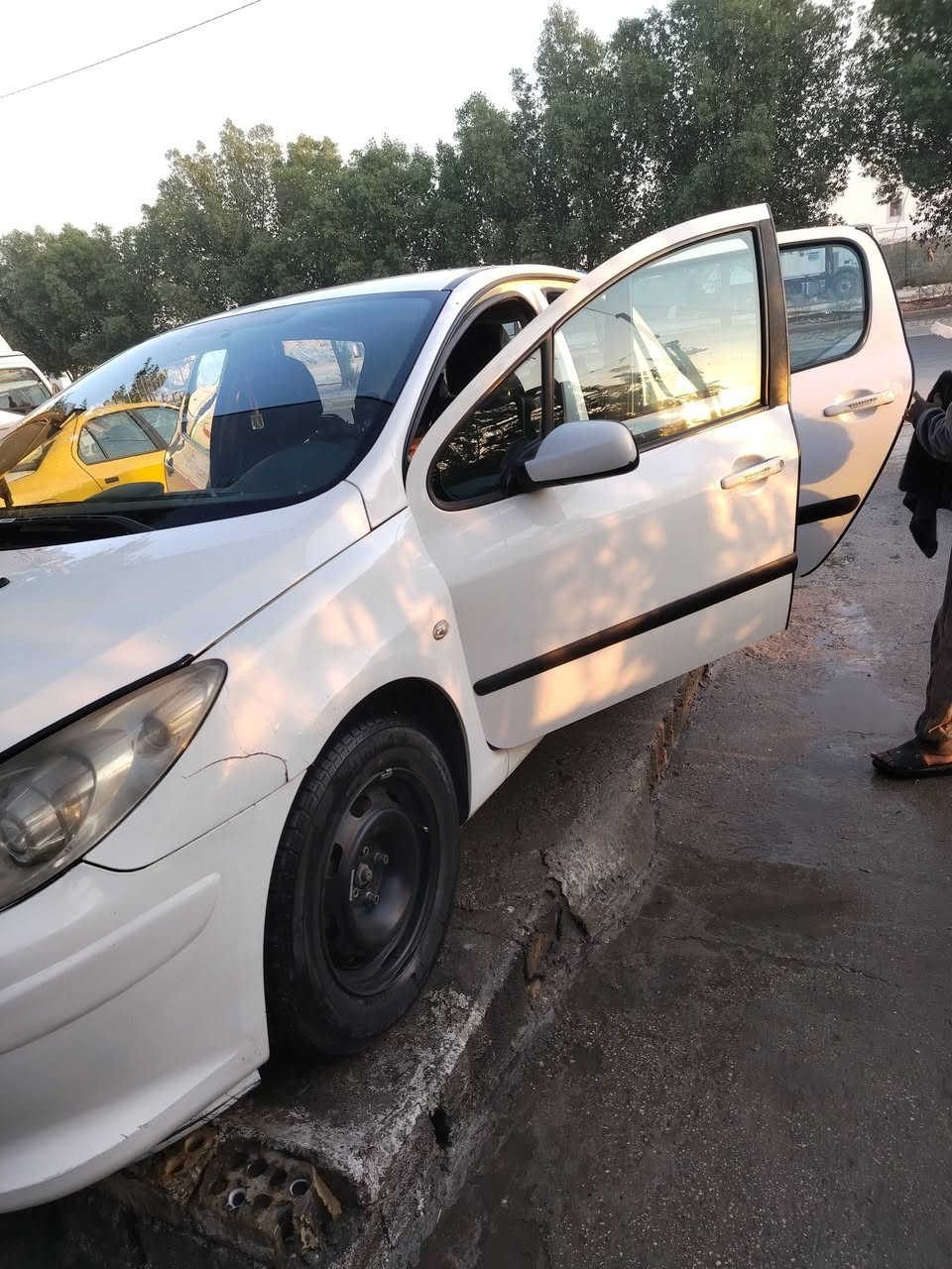 السلام عليكم.. بيجو 307 موديل 2006 محرك 1600.. رقم انكليزي باسمي سنوية لحد 2030 تقريبا
سيارة نظيفة جدا محرك وكير مبدلات جدد وارد ياباني باتري جديد تايرات نظيفة كهربائيات بلادية مملعوب بيها ابد مابيه اي جطل ولا تحوير 

سيارة مابيها حادث 

دواخل جديدة.. كلشي بالسيارة يشتغل حدادية الصدر كلها جديدة تبريد منظومة كاملة جديدة السيارة مسويلها ادامة كاملة للمحرك وللكير تبريدها ثلج تدفئة تشتغل بيها صبغ الدعاميات والدوسات فقط مكاني بغداد الشرطة الخامسة 

السعر 62

***********

***********
