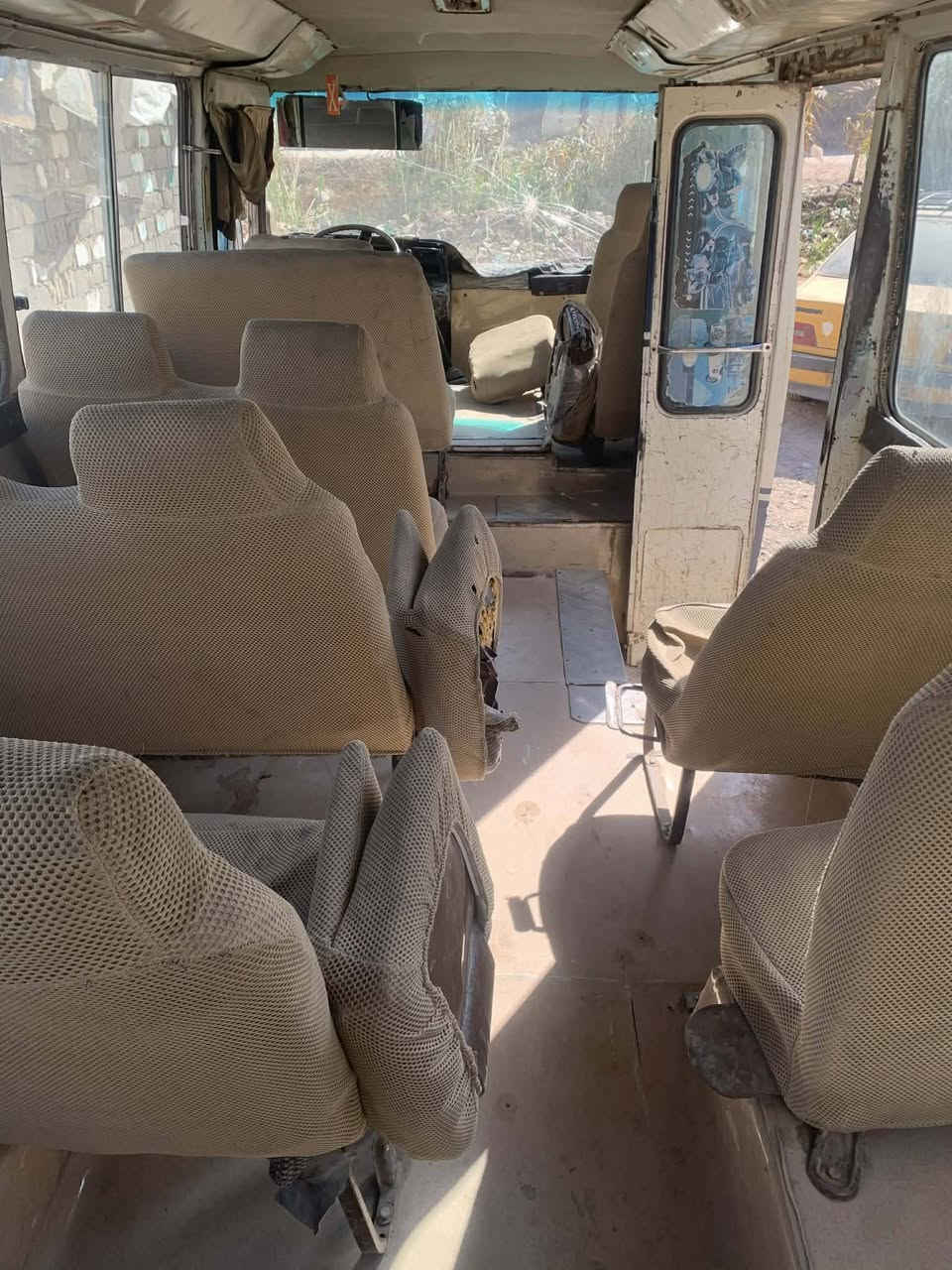 السلام عليكم
كوستر عريضه للبيع السيارة كهربائياتها جاهزه 
تايراتها نظيفة مكينه بانزين تنقص دهن قليل 
***********
