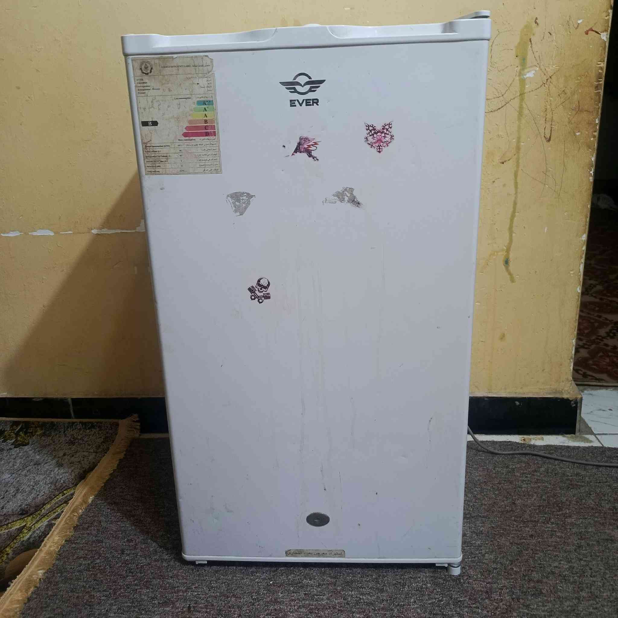 ثلاجه للبيع بعدها كارتون الله شاهد ب ٨٠ وبيها مجال مكاني ذي قار مركز ***********
