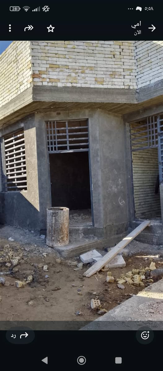 بيت 200مترشارع المعمل خلف اسواق حسين الرماحي المنطقه كلها تبليط وشوارع عرض 10امتار  بي غرفتين وصاله ومطبخ واستقبال وصحيات داخلية وخارجية سعره 55وبي مجال ***********
