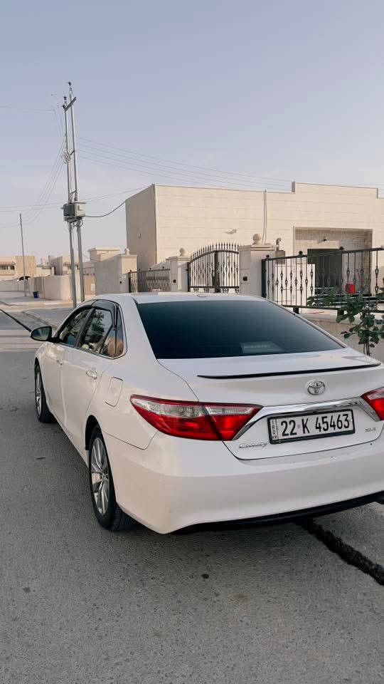 السلام عليكم
تيوتا كامري 2017 xle 
لون ابيض
ماشية. : 102 ميل 
محرك ٢٥٠٠ 
السيارة ب اسمي هزة و فحص كاملة سنوية لحد ٢٠٣١
فول مواصفات  ما عدا الفتحه و البصمة 
شاشة كبيرة 
تبريد قطعتين 
شحن لاسلكي 
كشنات تدفئة 
تحكم ستيرن 
كشنات كهربائيات
مانع انزلاق 
كشنات جلد 
لون داخل بيجي 
مثبت سرعة 
حادثها قطعتين. جاملغ الامامي و باب السائق  بدون ايرباك و بيها شوية تكحيل بالهلال الخلفي 
صور الحادث بالمنشور 
مكان السيارة القائم 
السعر : 139 و بيها مجال بسيط 
للاستفسار ***********
