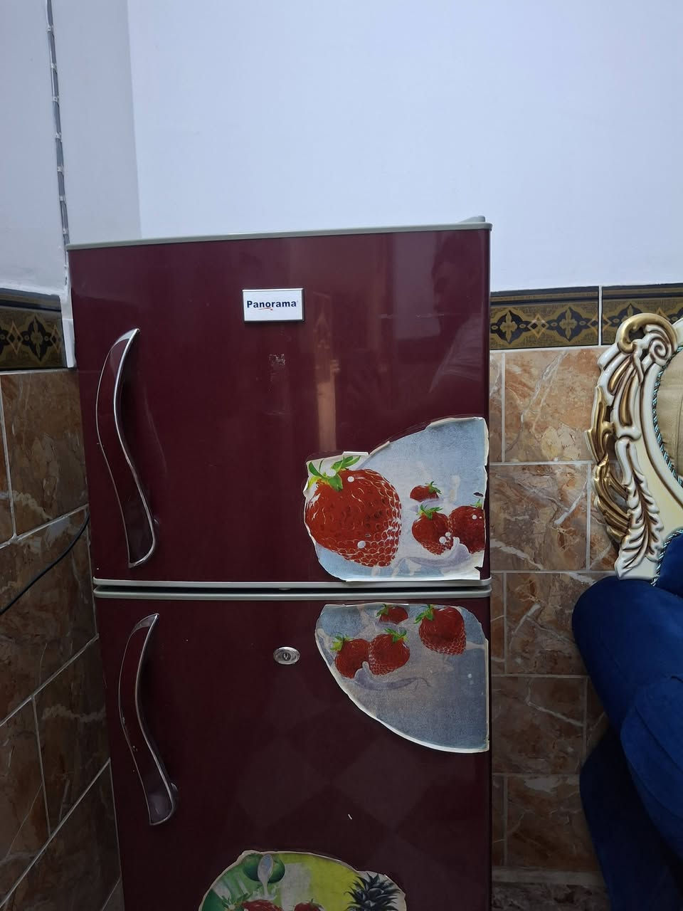 سلام عليكم ثلاجه لبيع 9قدم نضيفه اخت الجديده
السعر ١٤٠ وبيه مجال 
لتواصل اتصال ع رقم ***********
