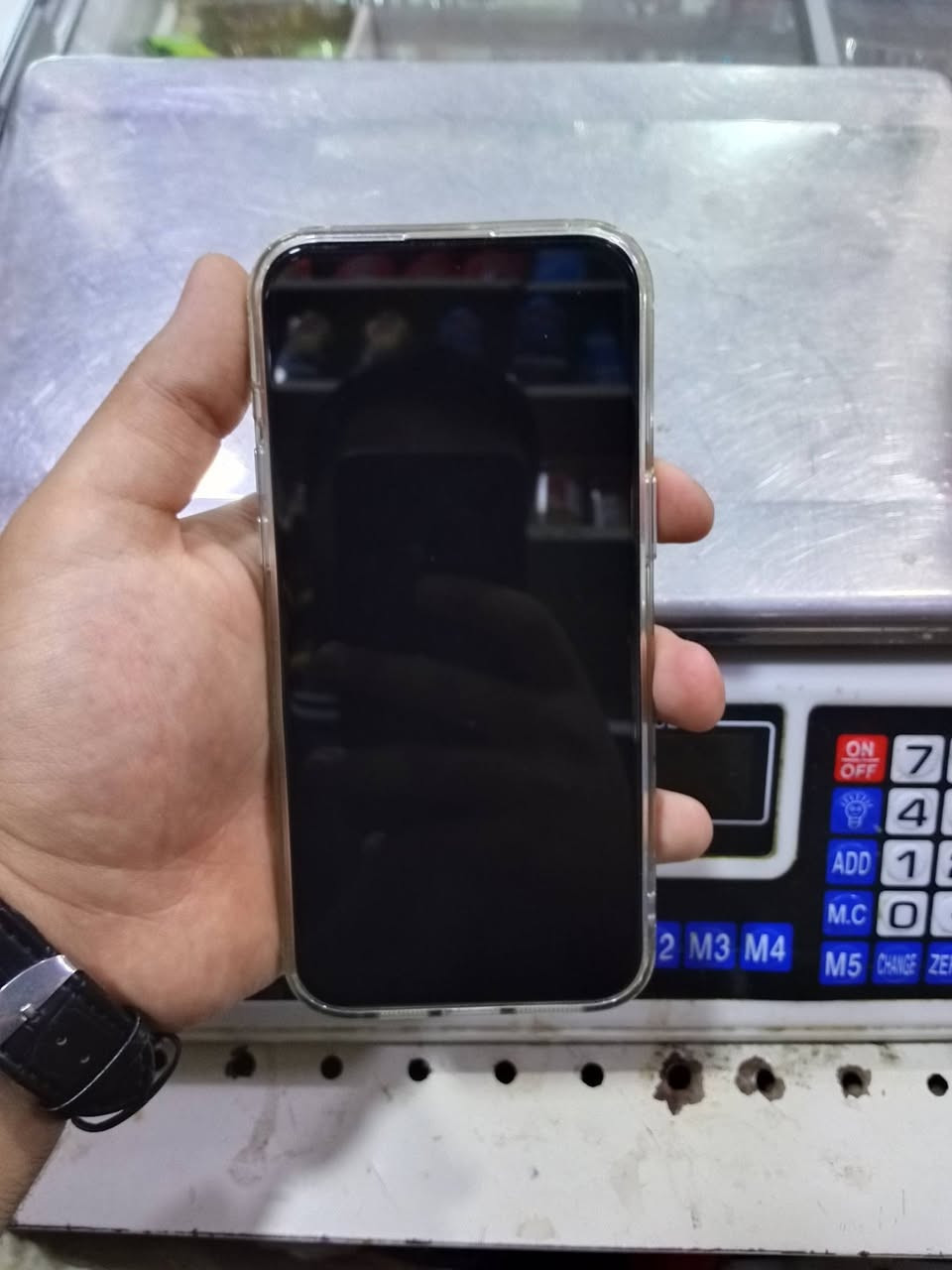 سلام عليكم يتوفر ايفون 15برو ماكس تلفون نضيف 100% ما مفتوح ولا مبدل شي 
بطاريه 89
ذاكره 256
جميع ملحقاته وياه 
تواصل هنا ***********
