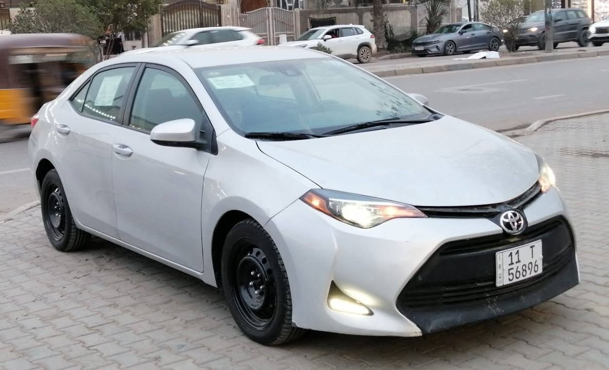 ***********
رايدهة ب 129 ورقة 
كورلا 2019 LE.المرغوب
جديدة جدا ماشية 70 الف 
محرك 1800
شاشة كبيره،، كاميرا دوارة
رادار امامي توقف ذاتي
رقم بغداد تحويل مباشر 
هزة وسنوية جدد 
حادثهة باب السايق وشوية من الجاملغ وية الباب 
وبالعراق شخط بالهلال الخلفي عكس السايق وشوية من الباب
