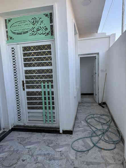 تتوفر دور سكنية طابو زراعي سند 25 للبيع المساحه بالسند 75م  واقع الحال اكثر طابقين يحتوي الدار على غرفتين نوم واستقبال وصاله مفتوحة عالمطبخ وثلاث مجموعات صحيه بناء طابوق وصب  درجه اولى مع توفر كل الخدمات وبالنسبه للسعر يباع بالنقد 65 مليون قابل للتفاوض وبالقسط ب 80 مليون بمقدمه لاتقل عن 35 مليون. والباقي اقساط شهرية 500 الف شهريا.  للاستفسار الاتصال بالرقم *********** او مراسلة الصفحة
