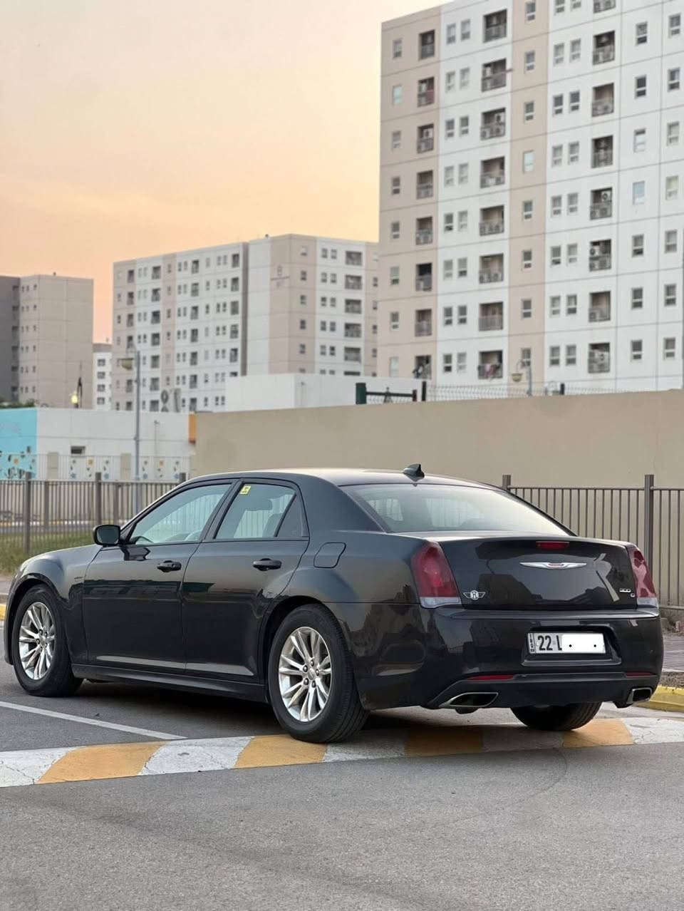 السلام عليكم 
كرايسلر (اوباما)
 2019
رقم أربيل بأسمي
3600محرك 
تو ويل 
ويل مكسيكي
حادثها جاملغ امامي صفحة السايق بي بارد 
وباب السايق بي تقسيم(نفس القطع بدون تبديل)
سعر :225$وبيها مجال 
عنوان بغداد 
***********
