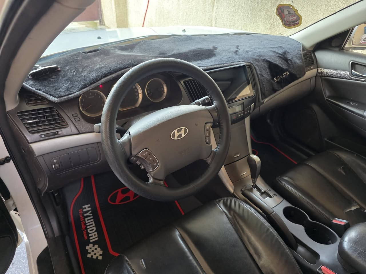 السلام عليكم 
سوناتا للبيع موديل ٢٠٠٩ بيه ثلاث قطع صبغ
السياره حلوه كامله كل نقص مابيه
اتصال ***********
السعر 14 مليون
