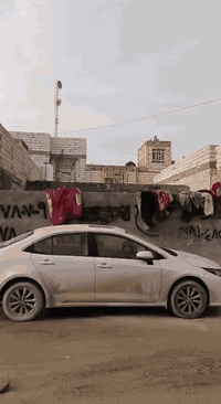 بيت للبيع في حي الرحمة قريب على شارع 20 يبعد 150 متر عن شارع 20 الفرع الثالث من تجي من البوابه بشارع 20 حي الرحمه يصلح حسينيه او مسجد او موكب او بيت دار 200 متر صافي 10 ب 20 الان بيه مشتمل غرفه وصاله ومطبخ وحمام سعر 75 وقابل للتفاوض بخدمتكم
هاتف ‏‪0770 050 7070‬‏
