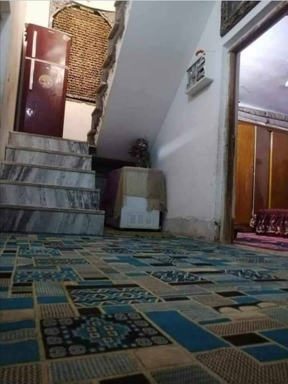 السلام عليكم ورحمة الله وبركاته عندي هذا البيت ٧٥ طابقين بشارع ابو وسام الدلال بعد السكه الحديد للبيع السعر ٧٠ الشارع كامل الخدمات تبليط ماء ومجاري وكهرباء للتواصل مع صاحب البيت *********** بي وتساب او ***********
