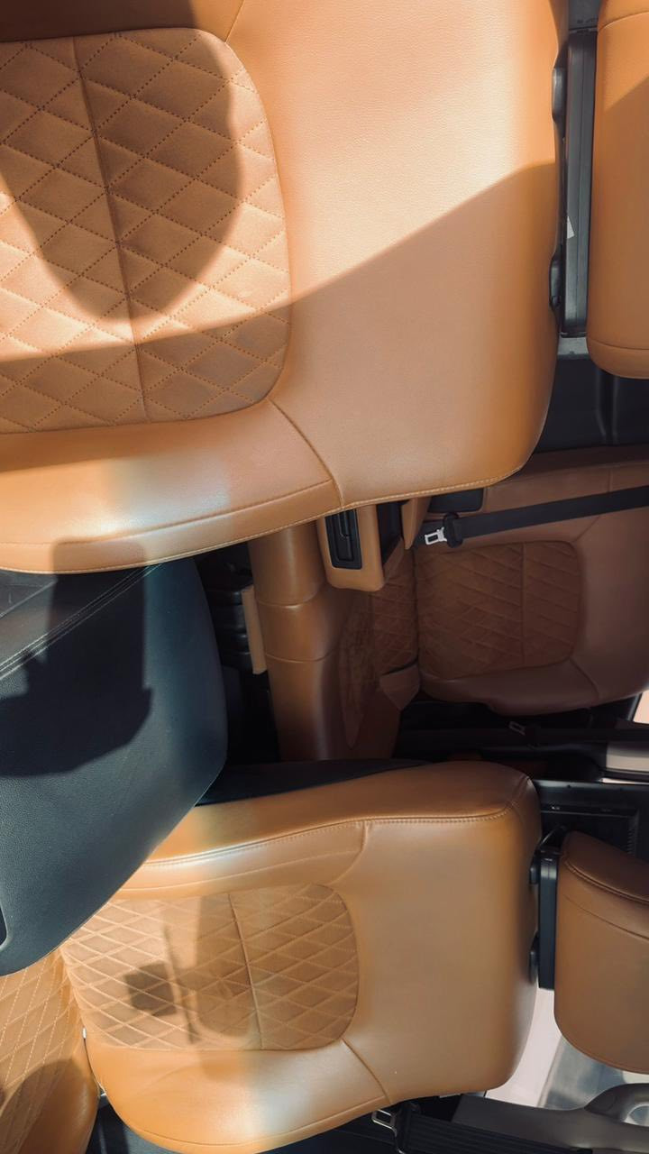 لاندكروز gxr موديل 21 كراند تورنك اللون اسود بغداد ***********
ماشيه 120 كم 
الموصفات 
اربع بصمات ابواب 
كامرا 
فتحه سقف 
طفايه 
3 شاشات 
صندوق كهرباء 
كراسي قرميدي اصل 
ثلاجه 
جيكات لكزز 
زينون اصل 
تشغيل عن بعد
والباقي موصفات الاندكروز المعروفه 
السياره جدا نضيفه ومغلفه بلكامل ppf
